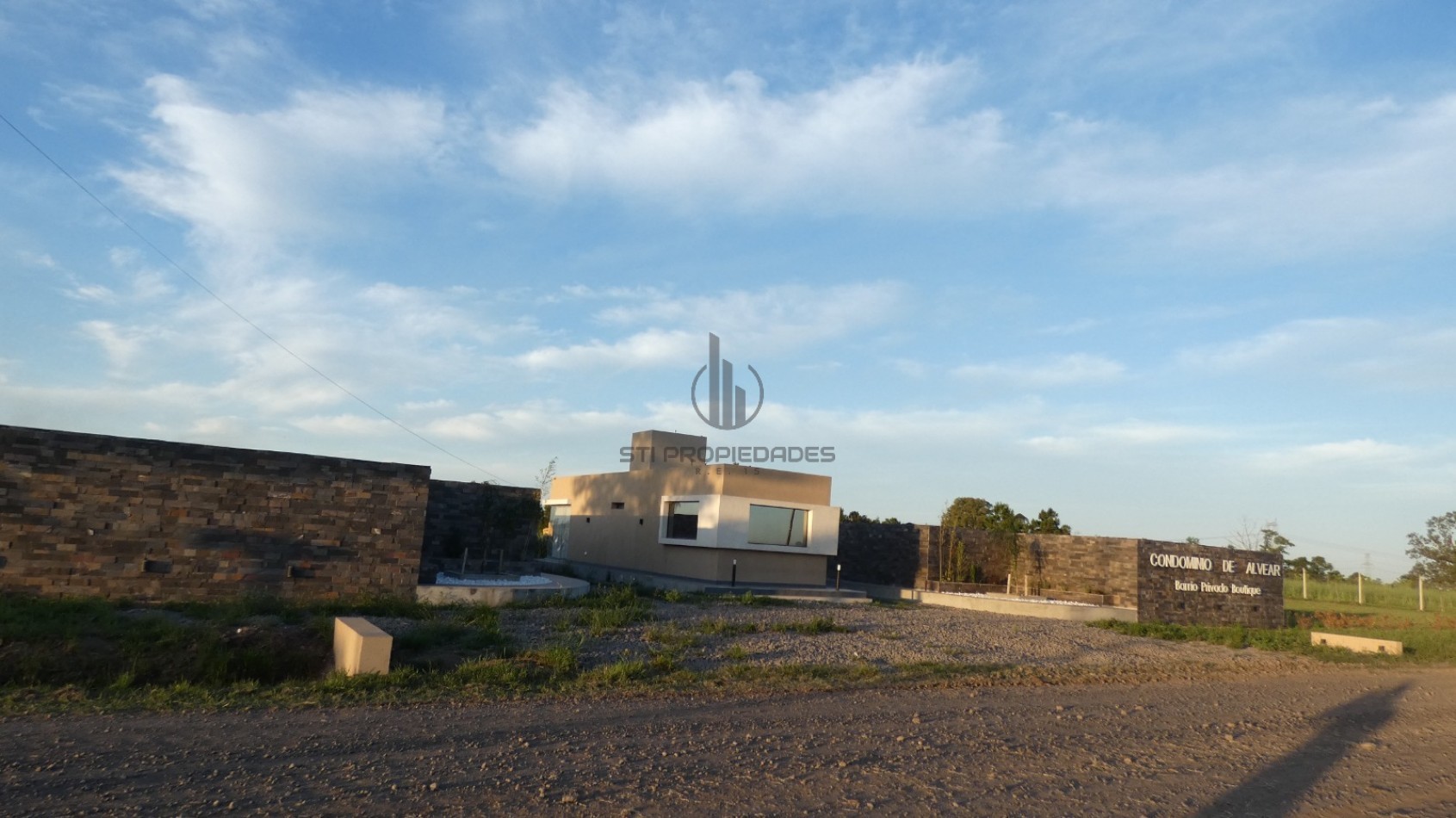 CONDOMINIO DE ALVEAR - a 30' de Funes - Entrega y ctas fijas