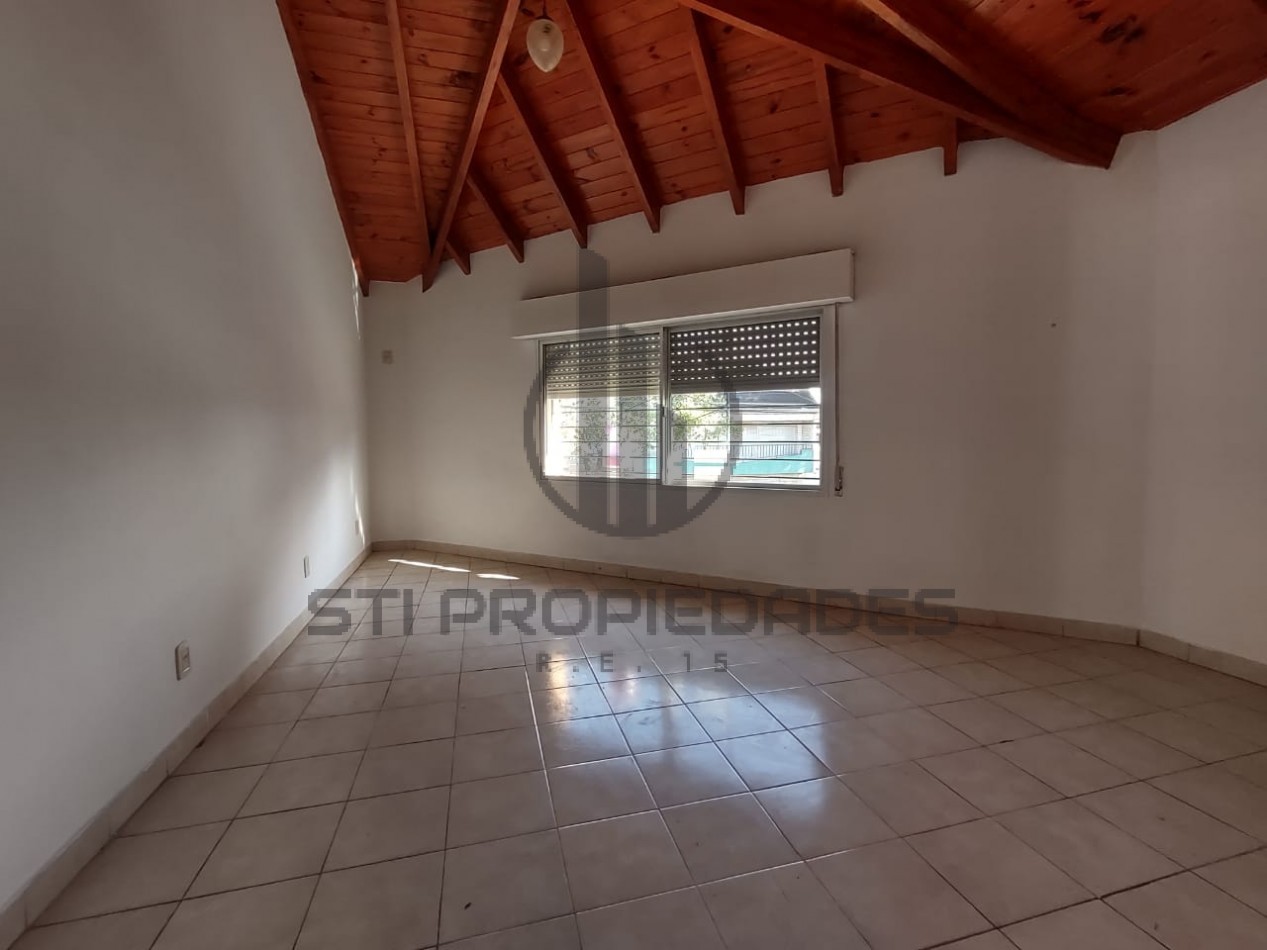 Casa planta alta en alquilar - Amplios ambientes