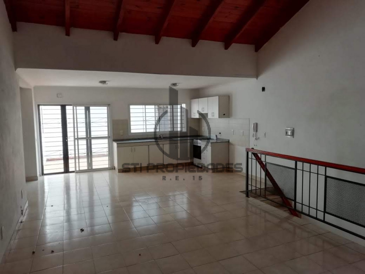 ALQUILER DE AMPLIO DEPARTAMENTO EN BARRIO AZCUENAGA - DOS DORMITORIOS - PATIO