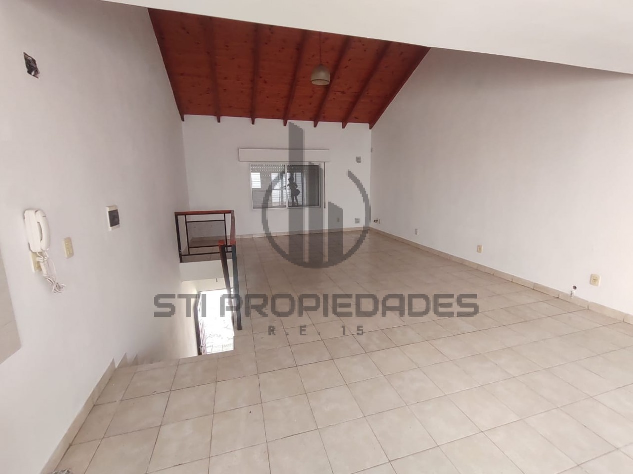 Casa planta alta en alquilar - Amplios ambientes