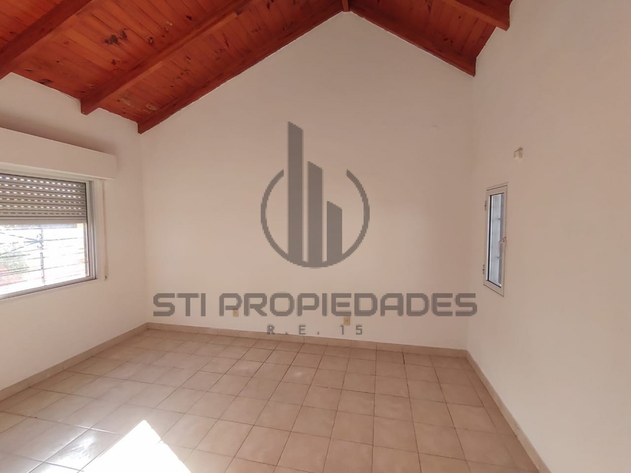 Casa planta alta en alquilar - Amplios ambientes