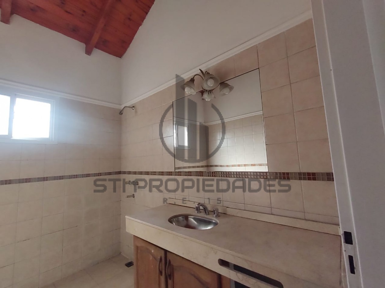 Casa planta alta en alquilar - Amplios ambientes