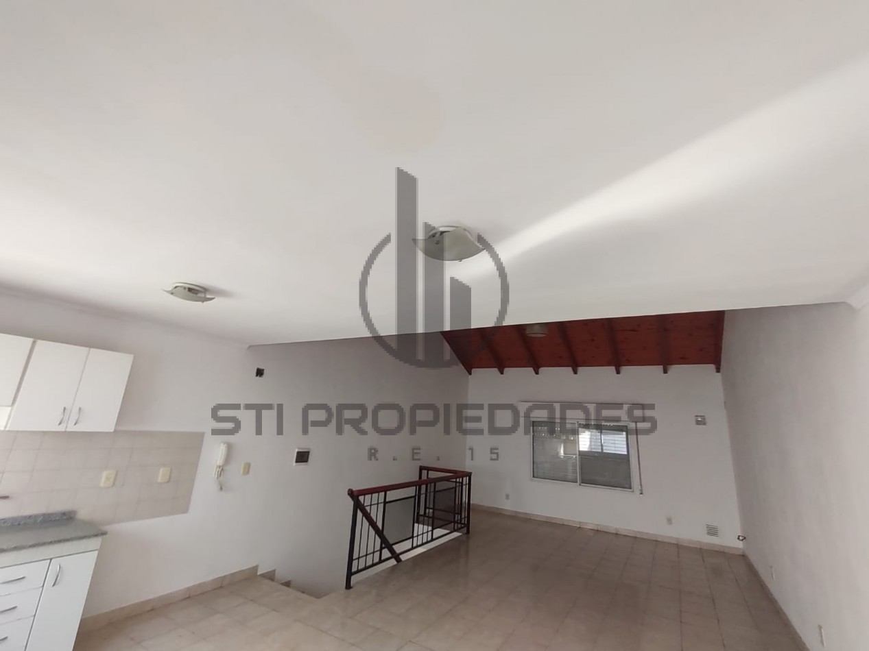 Casa planta alta en alquilar - Amplios ambientes