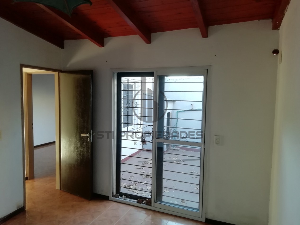 Venta departamento en barrio Azcuenaga - Planta alta - Dos dormitorios