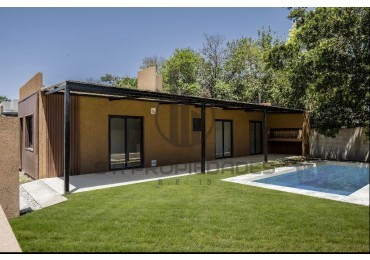 Venta de casa con pileta - financiacion hasta 180 cuotas