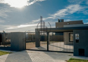 Venta de casa de dos dormitorios y pileta en Funes - A estrenar - Financiacion