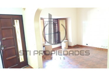 Venta de casa de 4 dormitorios con placares - 3 baños - Cochera - Lomas de Alberdi